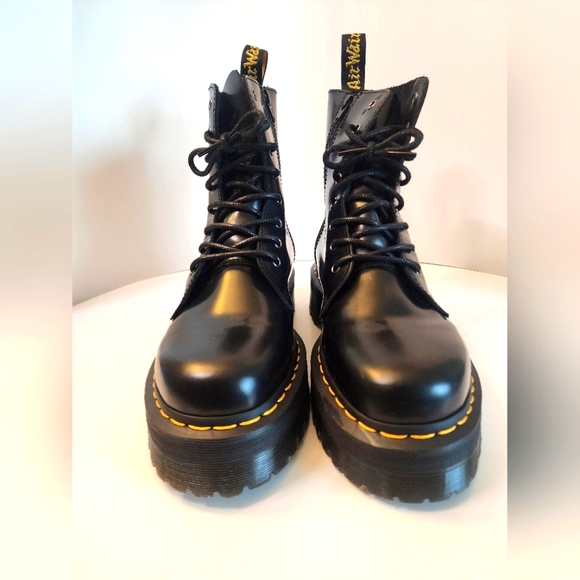 Dr. Martens Black Leather Boots for Men - Picture 3 of 16